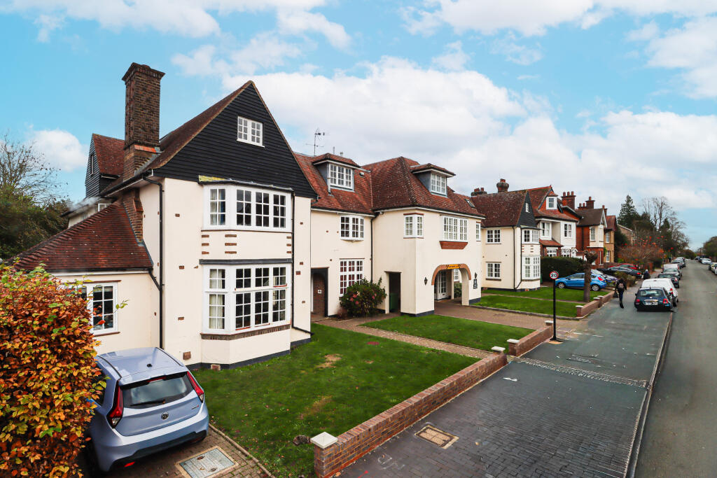 Main image of property: Avenue Road, St. Albans, AL1