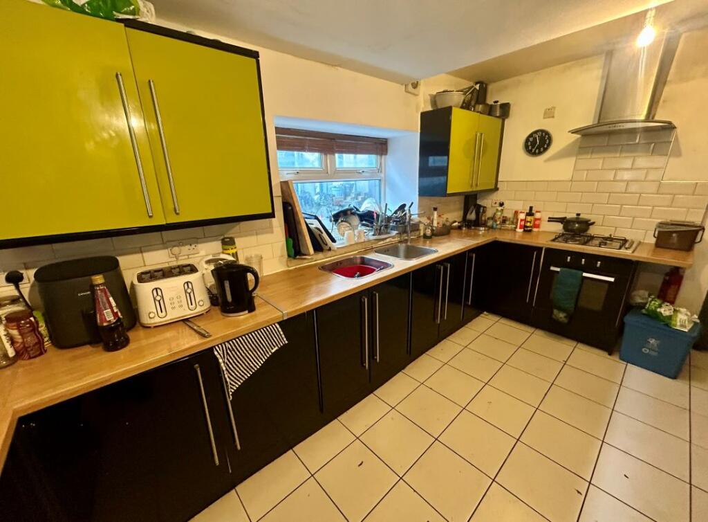 Additional property image - 150 Richmond Road, Cardiff, CF24 3BX