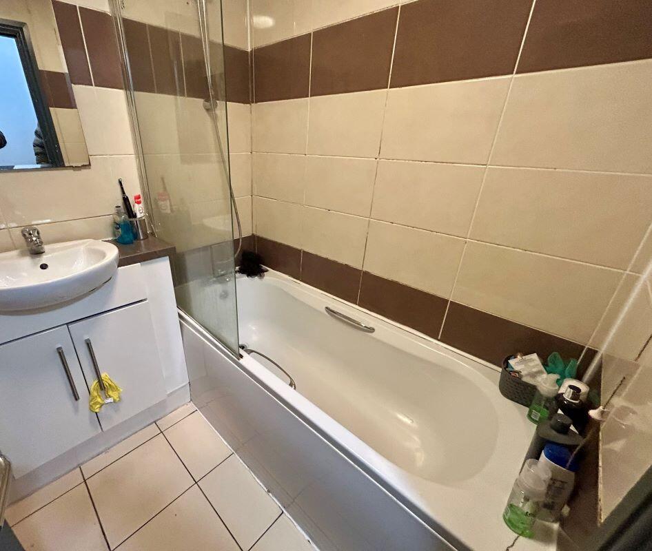 Additional property image - 150 Richmond Road, Cardiff, CF24 3BX