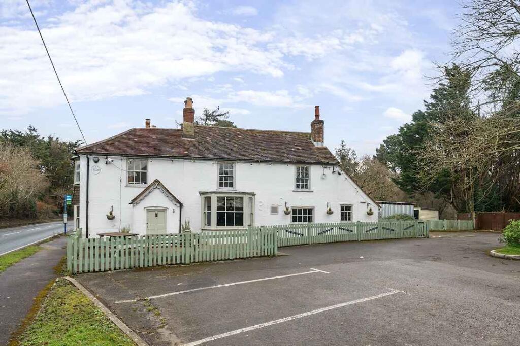 Main image of property: S-519789 - Rosie Lea House, Southampton Road, Lymington SO41 8PT