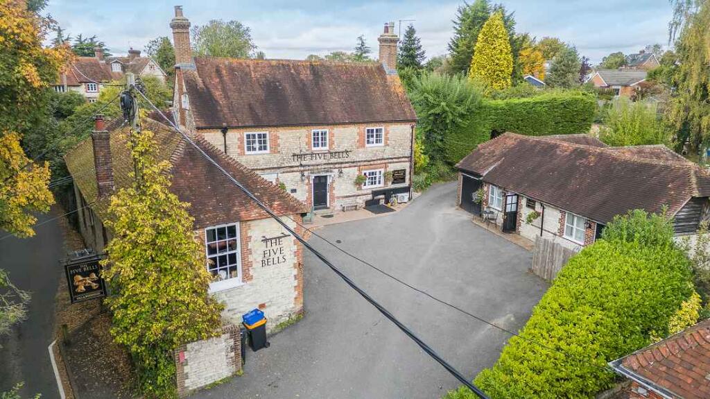 Main image of property: S-520158 - Five Bells, High Street, Petersfield GU31 5RX