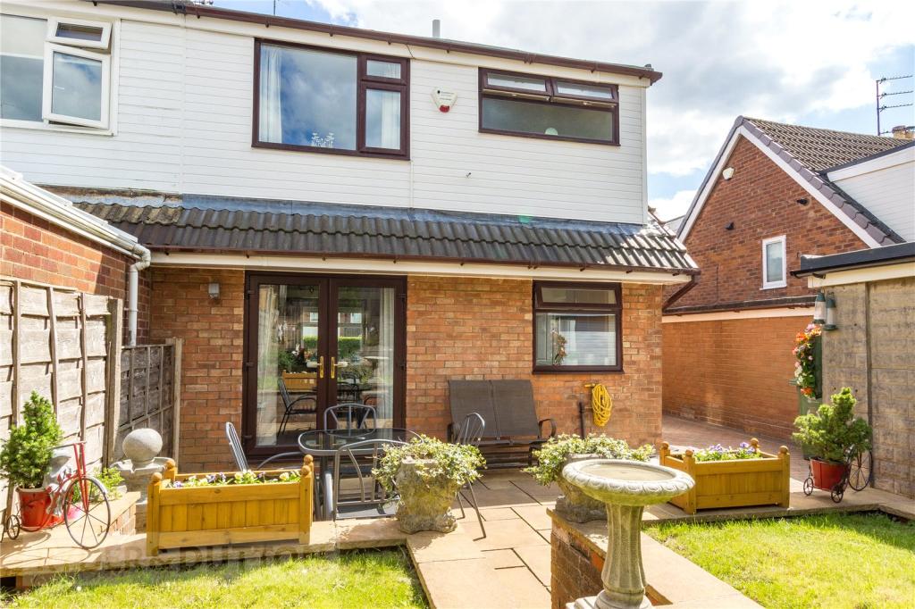 3 bedroom semidetached house for sale in Borrowdale Close, Royton