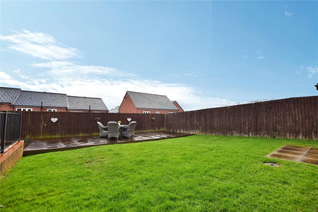 4 bedroom detached house for sale in Windmill Close, Royton, Oldham