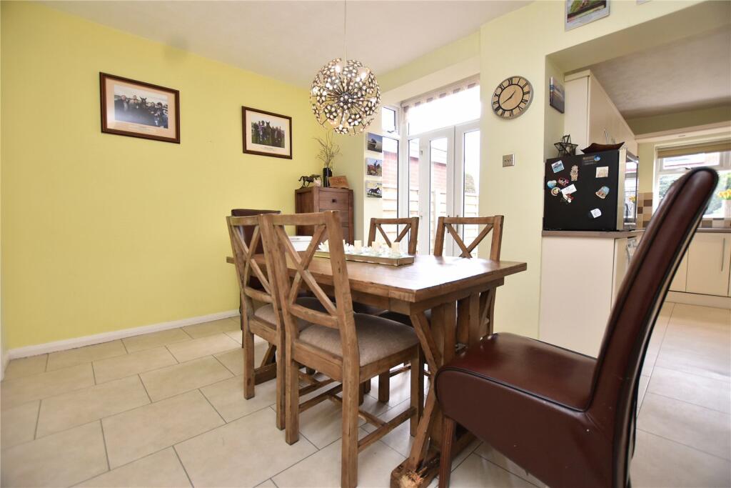4 bedroom semidetached house for sale in Harton Close, Shaw, Oldham, OL2