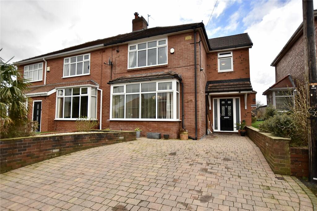 4 bedroom semidetached house for sale in Harton Close, Shaw, Oldham, OL2
