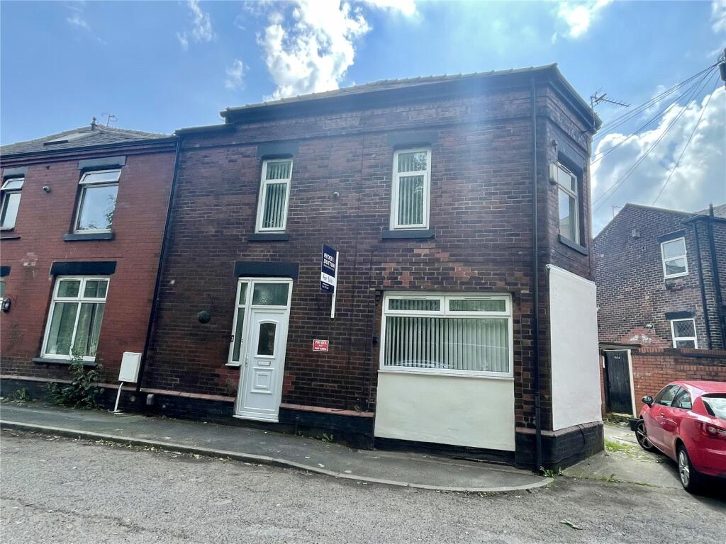 3 bedroom end of terrace house for sale in Valley Road, Royton, Oldham