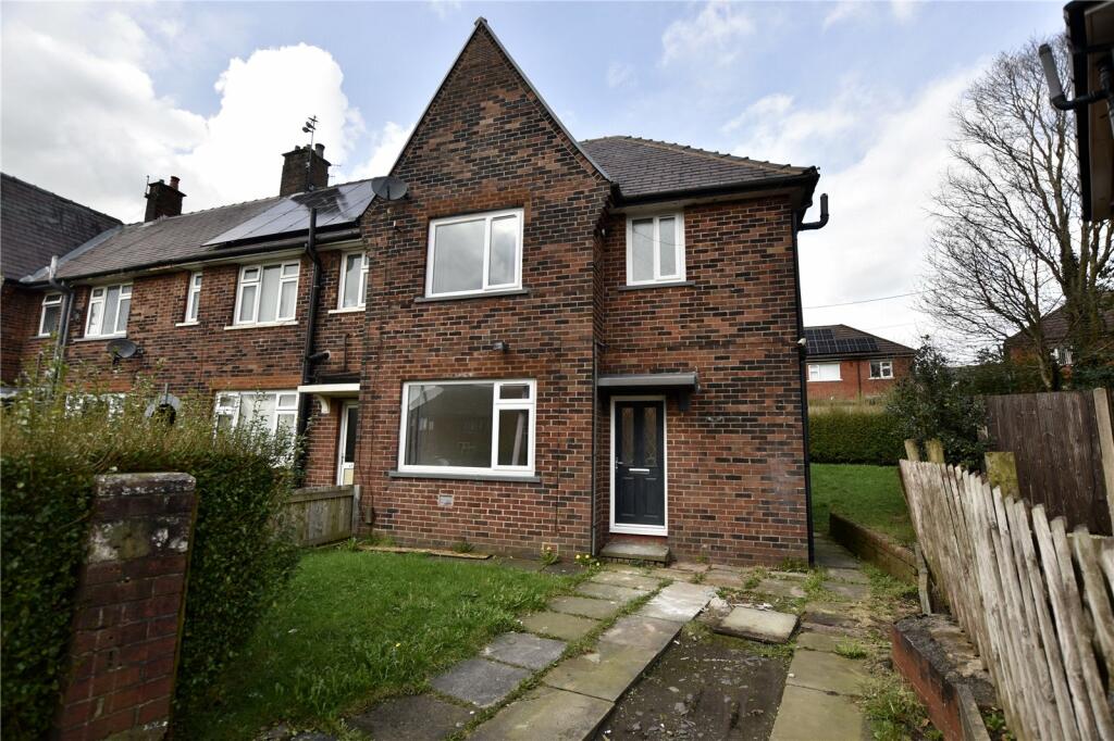 3 bedroom end of terrace house for sale in Lowe Green, Royton, Oldham