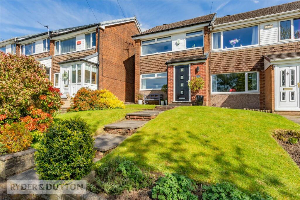 3 bedroom end of terrace house for sale in Brindle Way, Shaw, Oldham, OL2