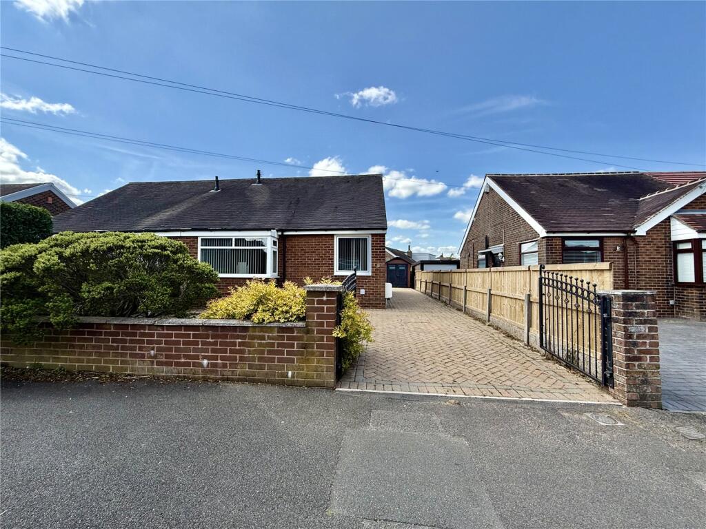 Main image of property: Lindale Avenue, Thornham, Oldham, Greater Manchester, OL2