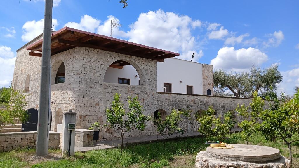 6 bed Villa for sale in Apulia, Brindisi...