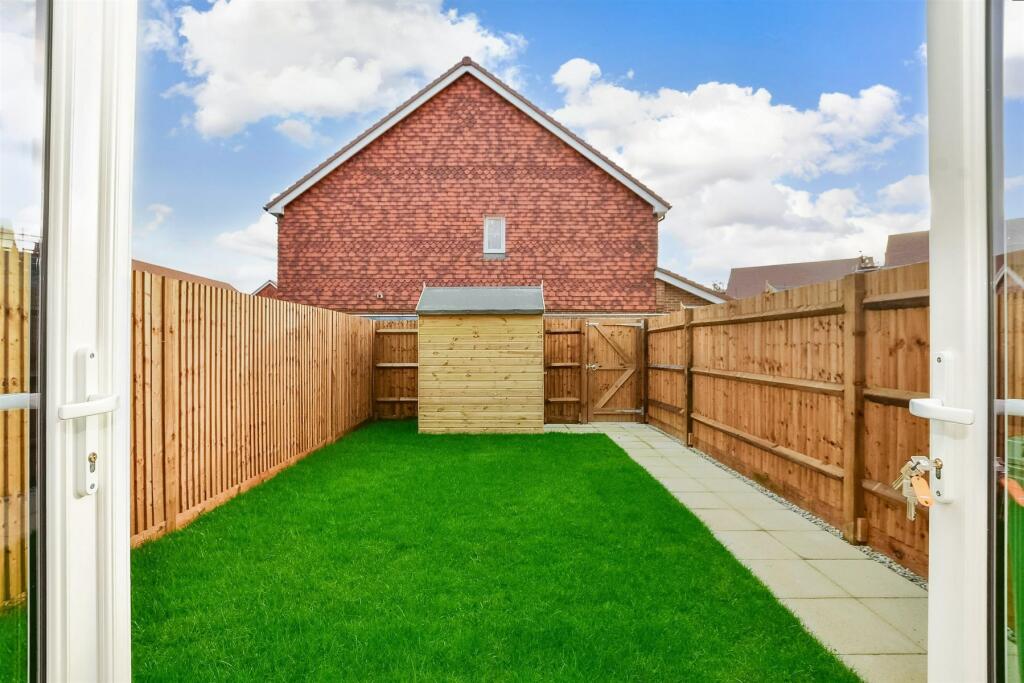 2 bedroom semidetached house for sale in Hawthorn Way, Paddock Wood