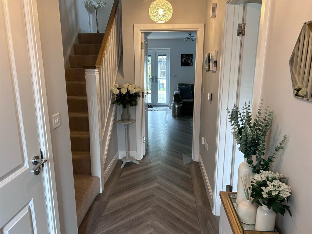 2 bedroom semidetached house for sale in Birchfield Grove, Hawkhurst