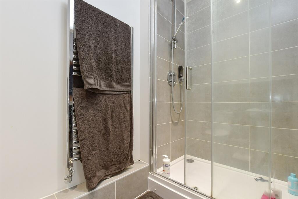 Additional property image - Springhead Road, Northfleet, Gravesend, Kent