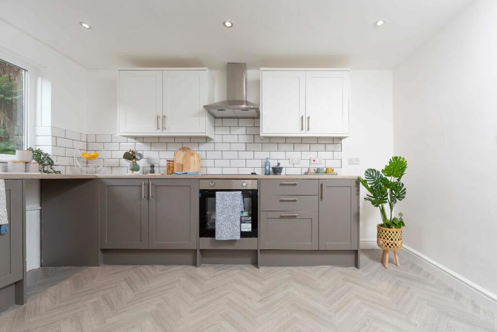 3 bedroom terraced house for sale in Park Street, Abercynon, Mountain