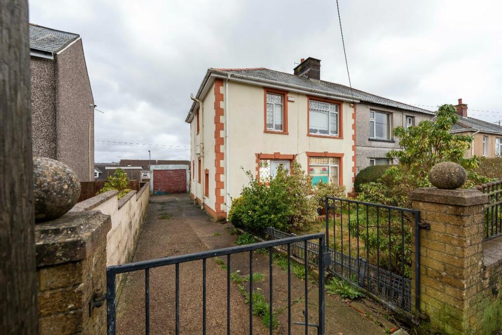 2 bedroom semidetached house for sale in St. Gwladys Avenue, Bargoed, CF81