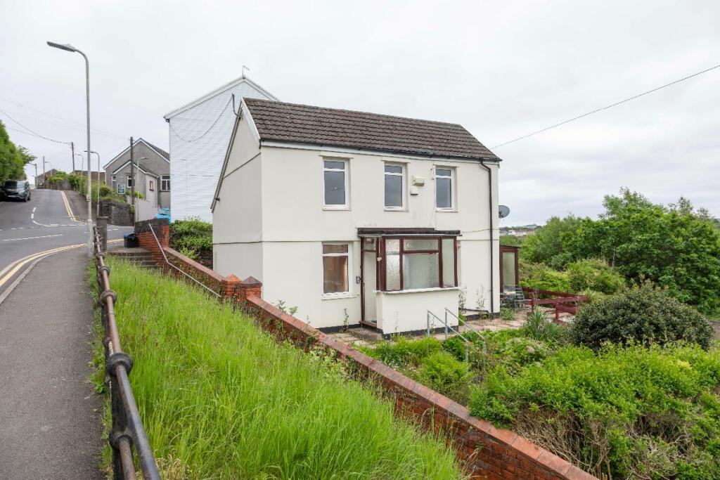 3 bedroom detached house for sale in Pantanas Cottages, Treharris, CF46