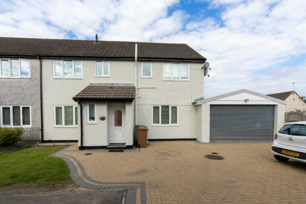 5 bedroom semidetached house for sale in High Close, Nelson, Treharris