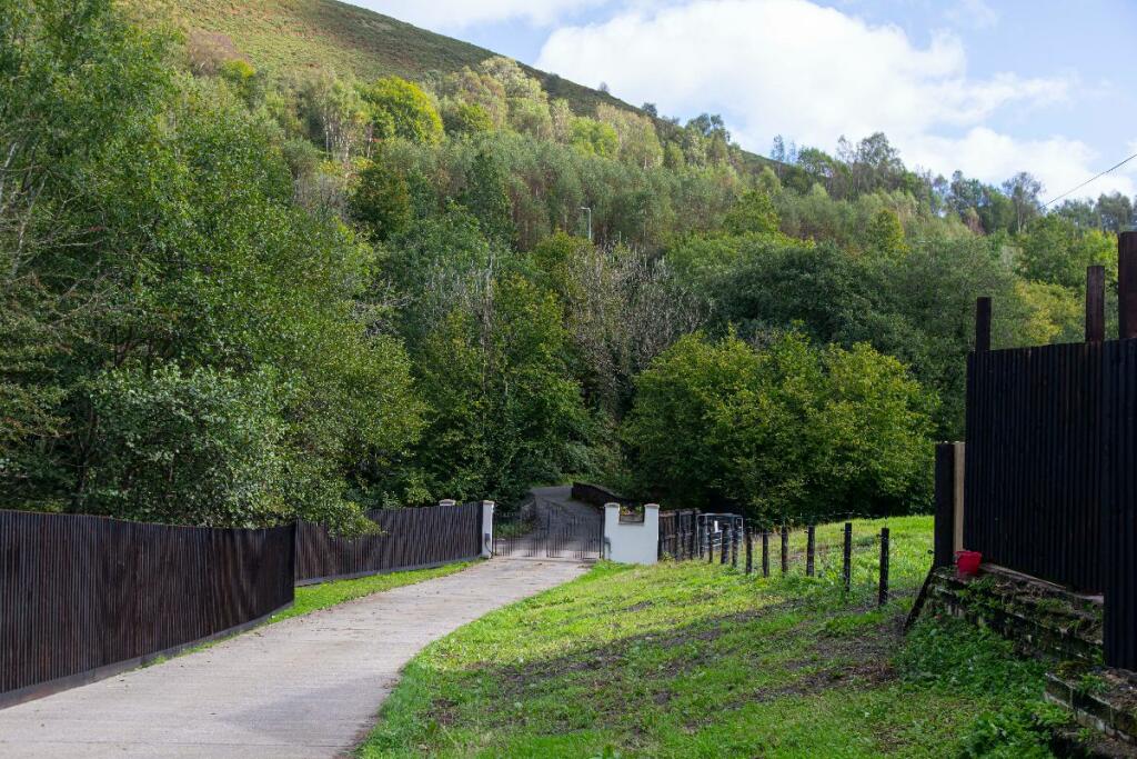 Additional property image - Ty'R-y-Wen Farm, Bedlinog, Treharris