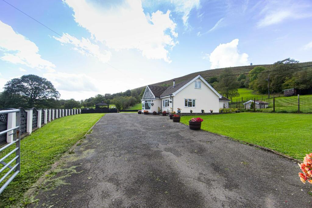 Additional property image - Ty'R-y-Wen Farm, Bedlinog, Treharris