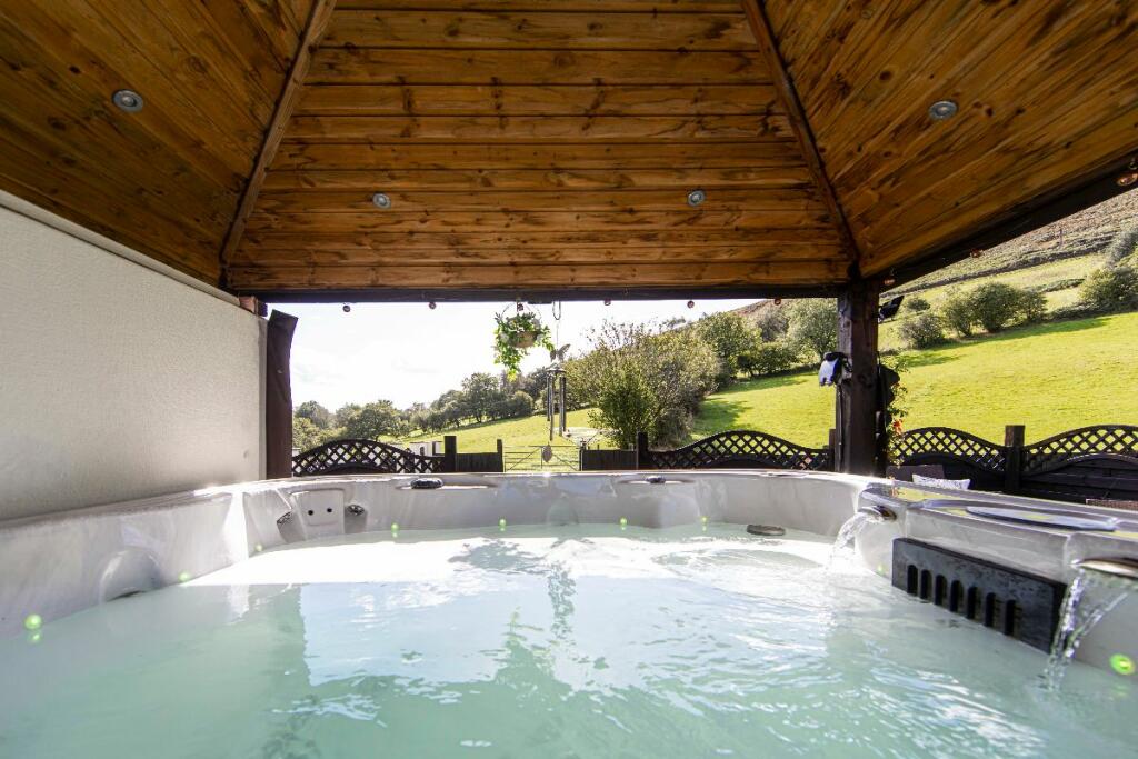 Additional property image - Ty'R-y-Wen Farm, Bedlinog, Treharris