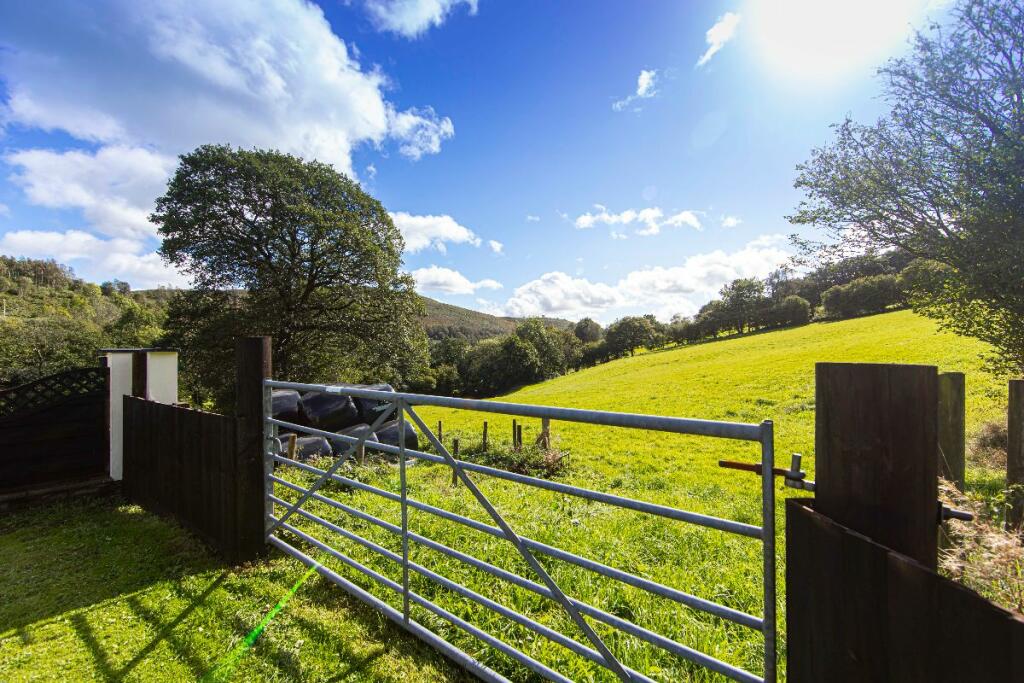 Additional property image - Ty'R-y-Wen Farm, Bedlinog, Treharris