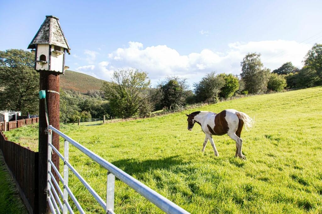 Additional property image - Ty'R-y-Wen Farm, Bedlinog, Treharris