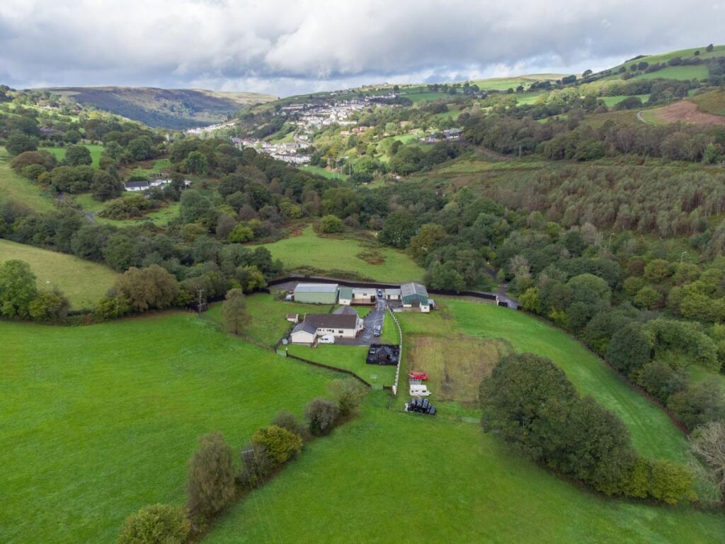 Additional property image - Ty'R-y-Wen Farm, Bedlinog, Treharris