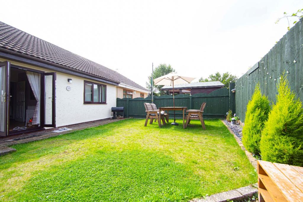 2 bedroom bungalow for sale in Bryncelyn, Nelson, Treharris, CF46