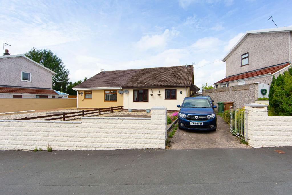2 bedroom bungalow for sale in Bryncelyn, Nelson, Treharris, CF46
