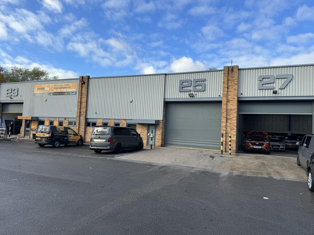 Light industrial facility to lease in Unit 25, Parkwood Industrial