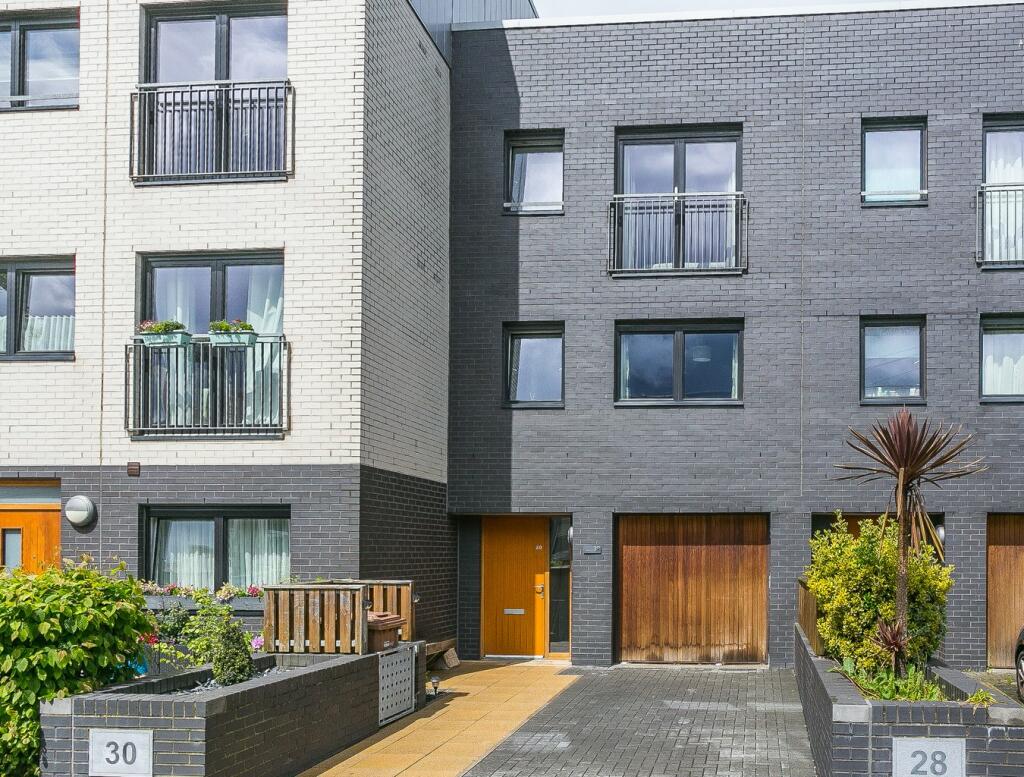 4 bedroom terraced house for sale in Granton Park Avenue, Edinburgh, EH5