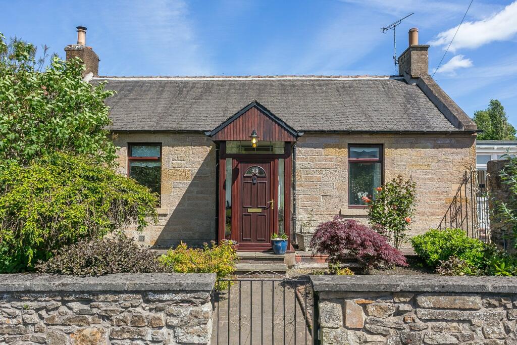 4 bedroom semidetached bungalow for sale in Preston Crescent