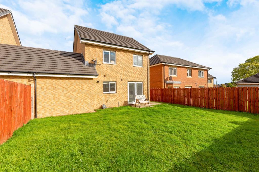 4 bedroom detached house for sale in Raeswood Road, Crookston, Glasgow, G53