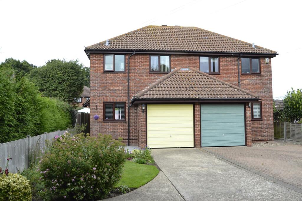 2 bedroom semidetached house for sale in Armoury Road, West Bergholt