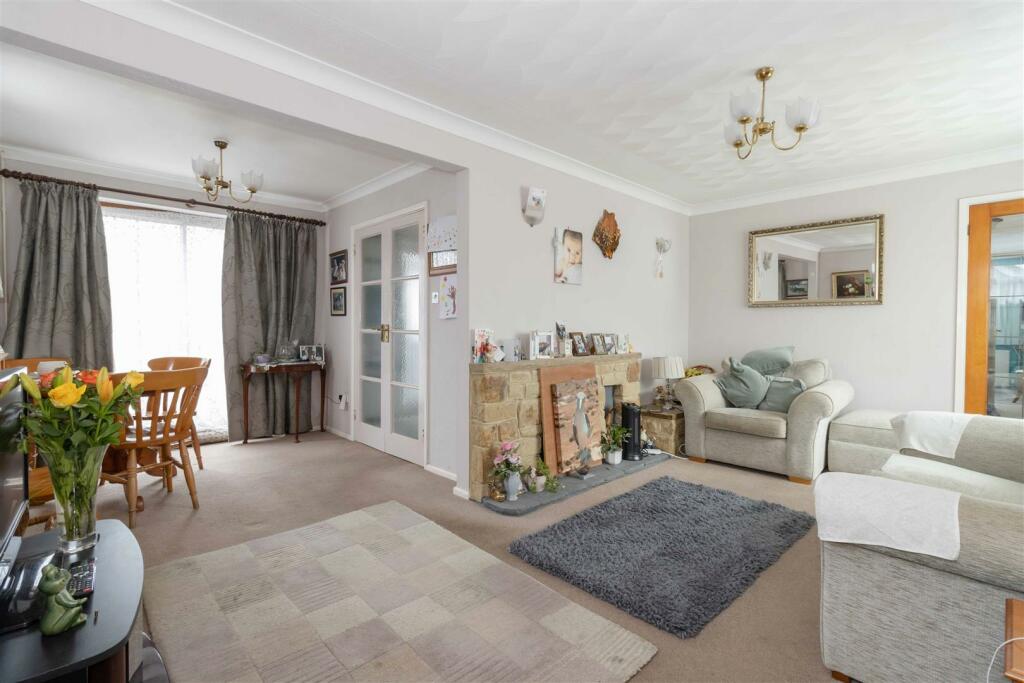 2 bedroom detached bungalow for sale in Thirlmere Crescent, Sompting, Lancing, BN15
