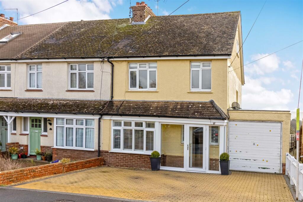 4 bedroom semidetached house for sale in Kings Stone Avenue, Steyning