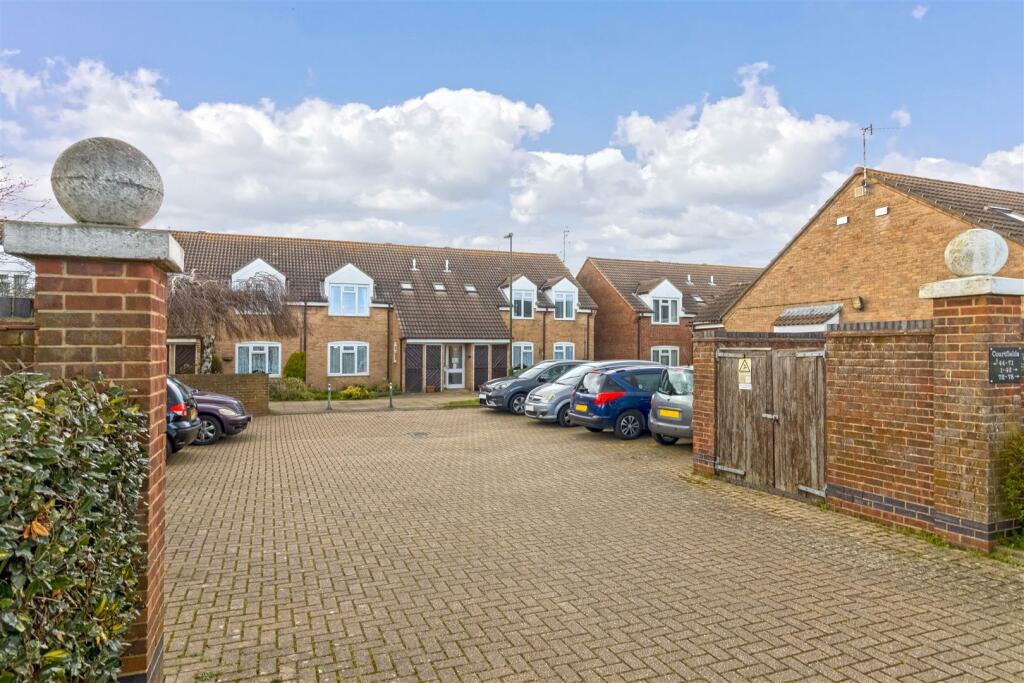 2 bedroom retirement property for sale in Elm Grove, Lancing, BN15