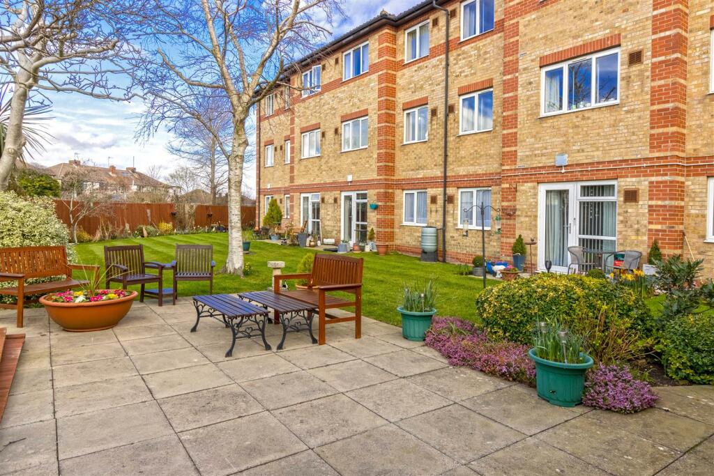 1 bedroom retirement property for sale in Freshbrook Road, Lancing, BN15