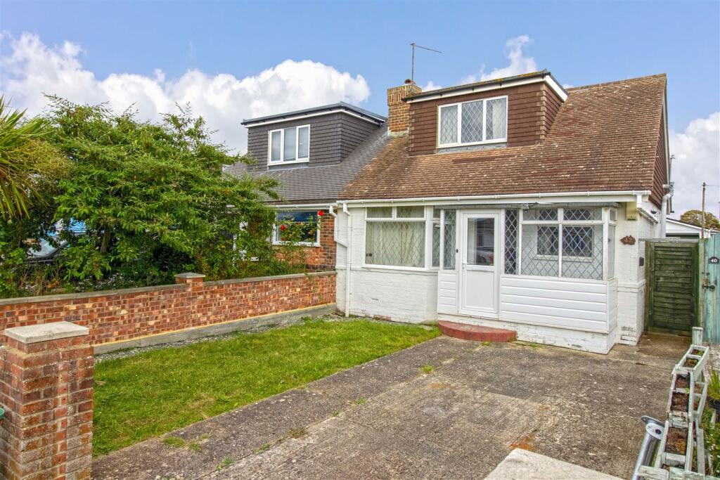 3 bedroom semidetached bungalow for sale in Bristol Avenue, Lancing, BN15