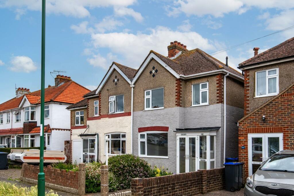3 bedroom semidetached house for sale in Grand Avenue, Lancing, BN15
