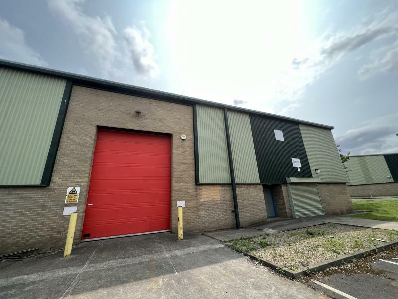 Light industrial facility to lease in Riverside Park Industrial Estate