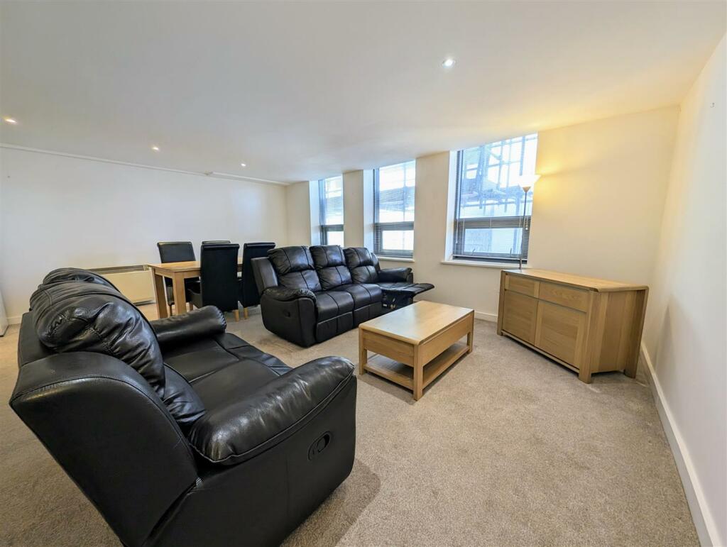 1 bedroom apartment for rent in Jenkinsons Warehouse. 40 Pall Mall, L3