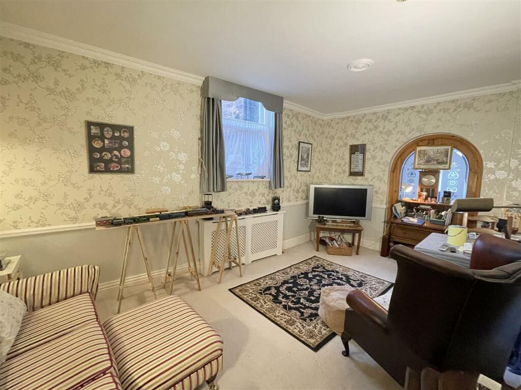 8 bedroom house for sale in Kirkgate, Thirsk, YO7