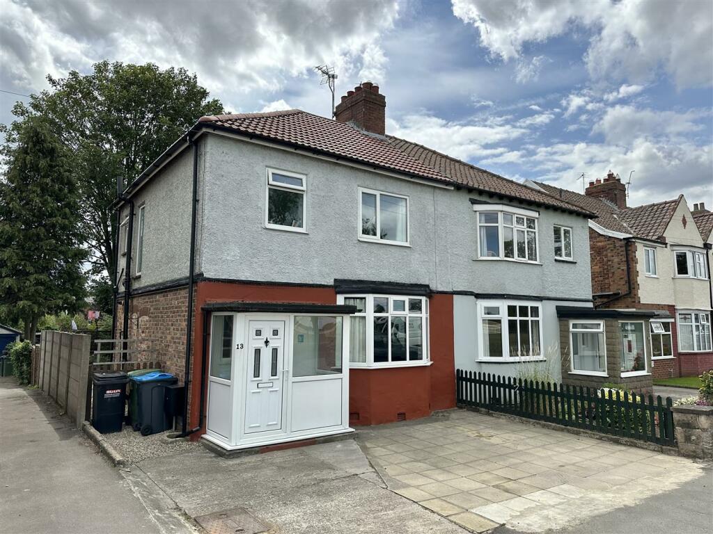 3 bedroom semidetached house for sale in Station Road, Thirsk, YO7