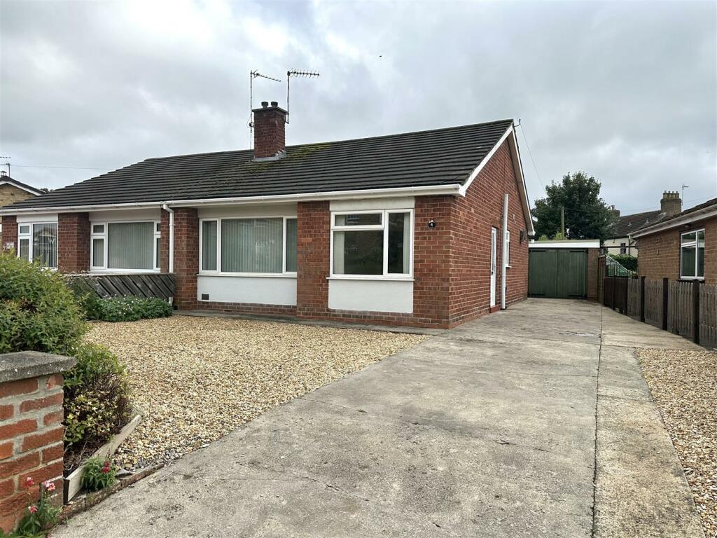 2 bedroom semidetached bungalow for sale in Byland Avenue, Thirsk, YO7