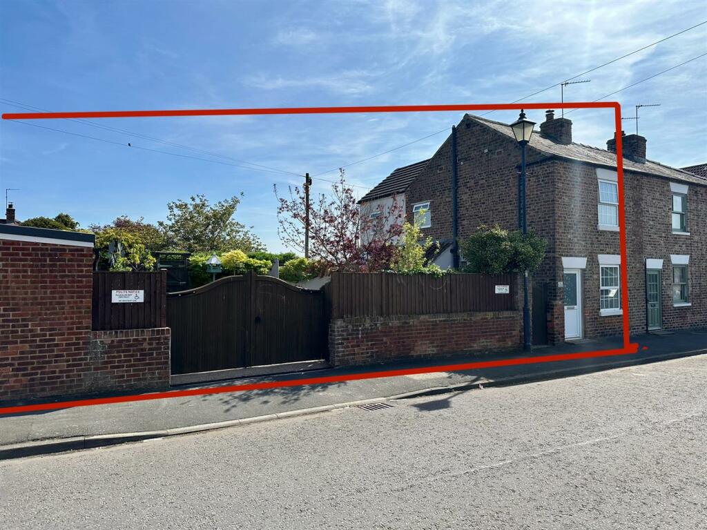 2 bedroom terraced house for sale in Front Street, Sowerby, Thirsk, YO7