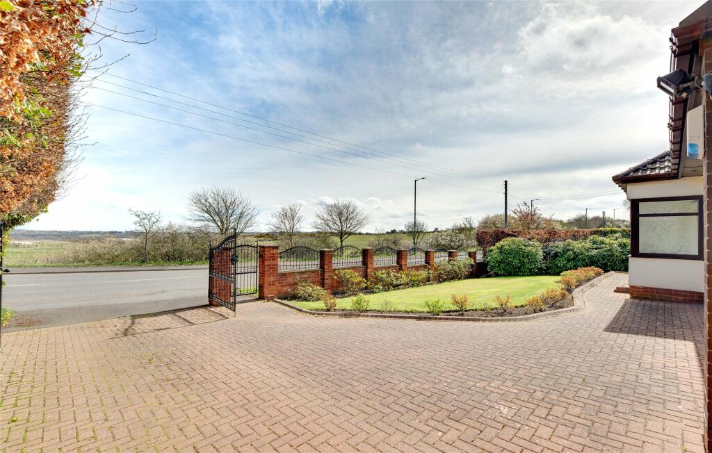 3 bedroom bungalow for sale in North Road, Dipton, Stanley, County