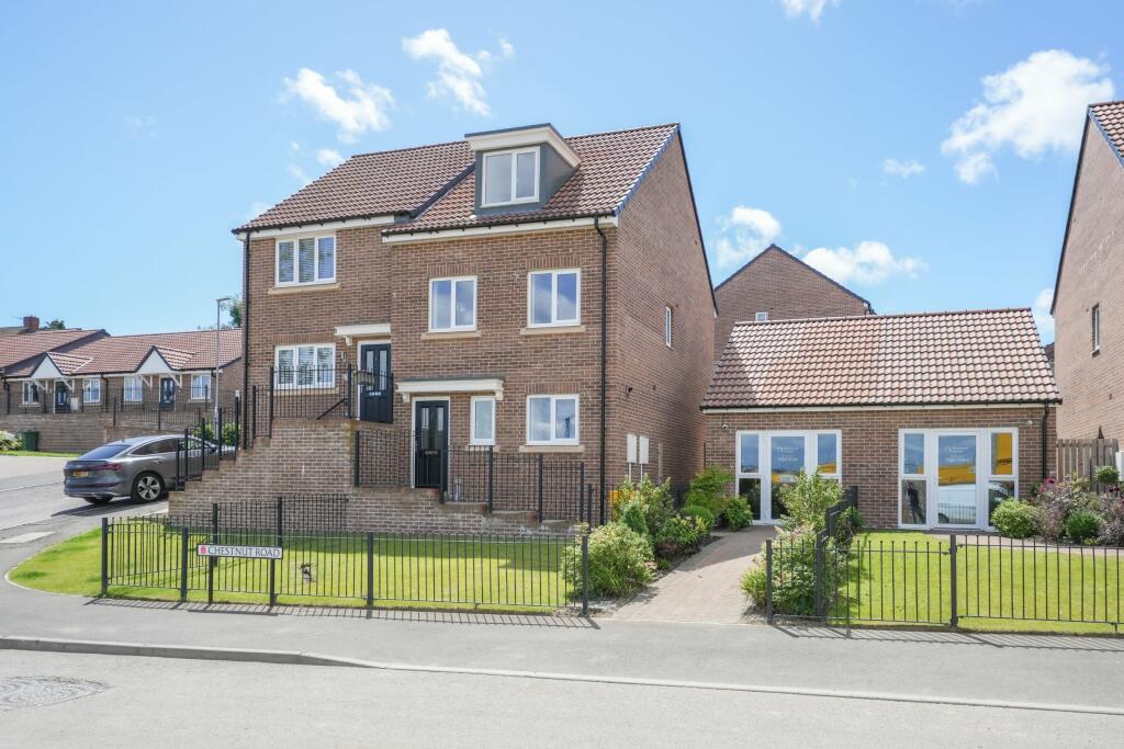 3 bedroom semidetached house for sale in Chestnut Road, Blaydon On