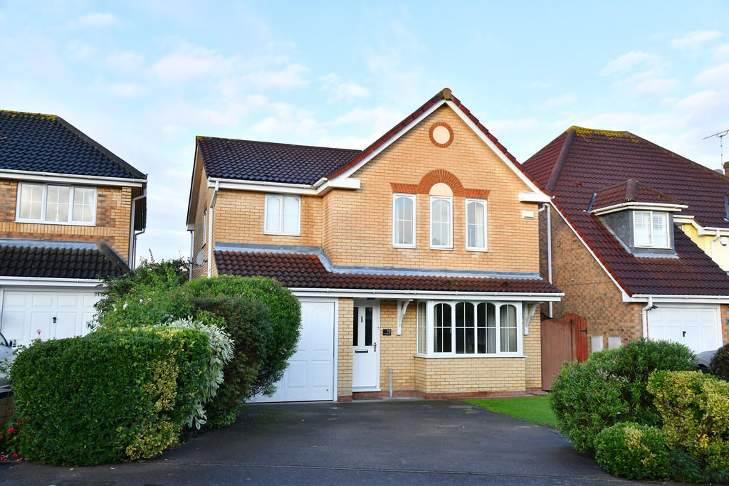 4 bedroom detached house for sale in Scott Drive, Wickford, SS12