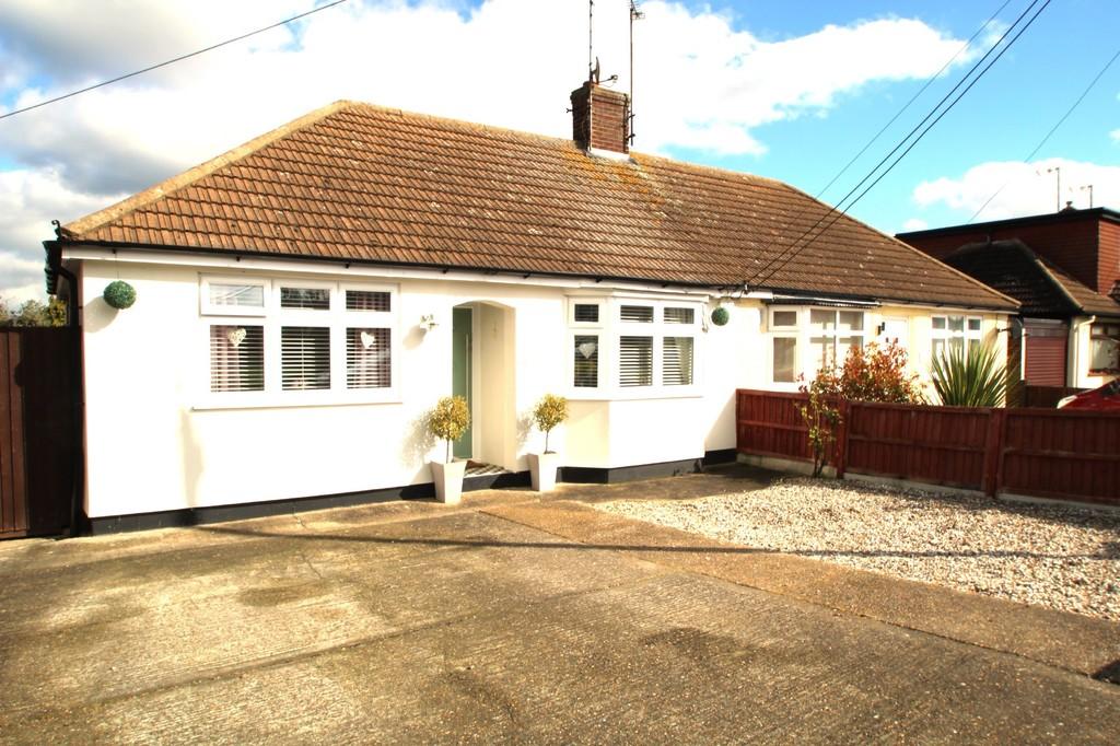 3 bedroom semidetached bungalow for sale in Louis Drive, Rayleigh, SS6